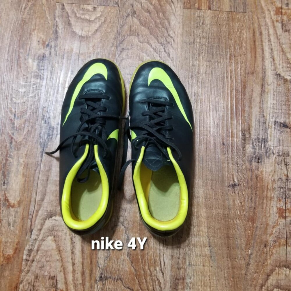 NIKE Kids Shoes Youth 4 Soccer Sports Athletic Black GUC Unisex Football